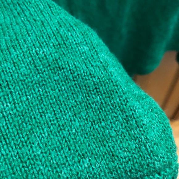 Oversized green sweater for everyday.  (Size US : S) - Picture 4 of 5